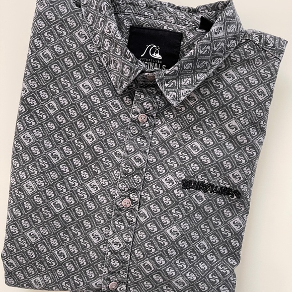 Quiksilver Other - Quiksilver Logo Patterned Short Sleeve Shirt - L